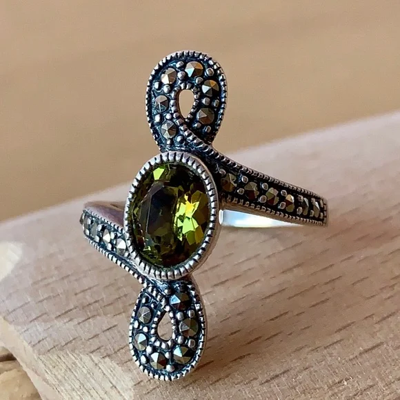 VINTAGE JUDITH JACK STERLING SILVER 925 OLIVE GREEN QUARTZ AND MARCASITE RING
